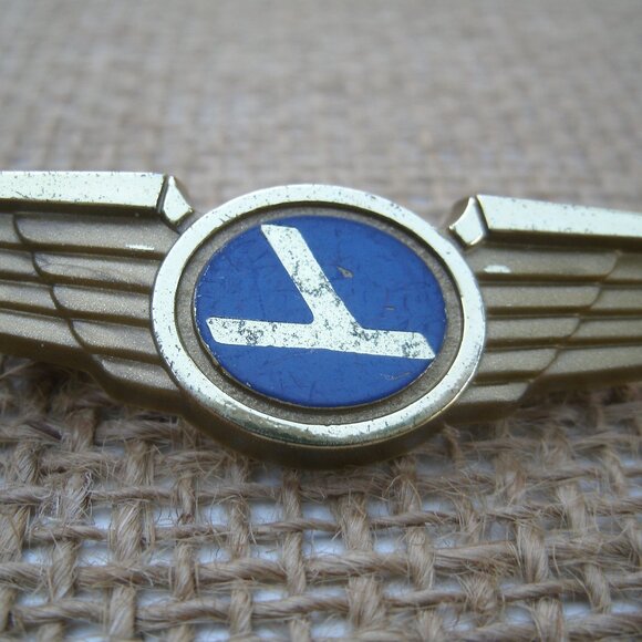 Vintage Plastic Eastern Airlines Souvenir Jr. Pilot Wings Pin - Picture 10 of 10